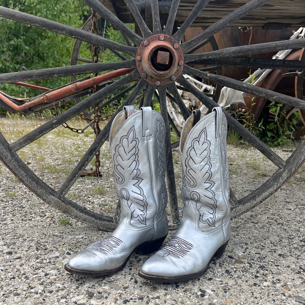 SILVER COWBOY BOOTS SIZE 9.5 - Picture 1 of 8